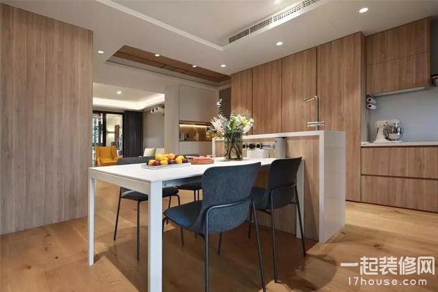 133平的原木简约风二居室,空间宽敞舒适也很有档次 133平的原木简约风二居室,空间宽敞舒适也很有档次